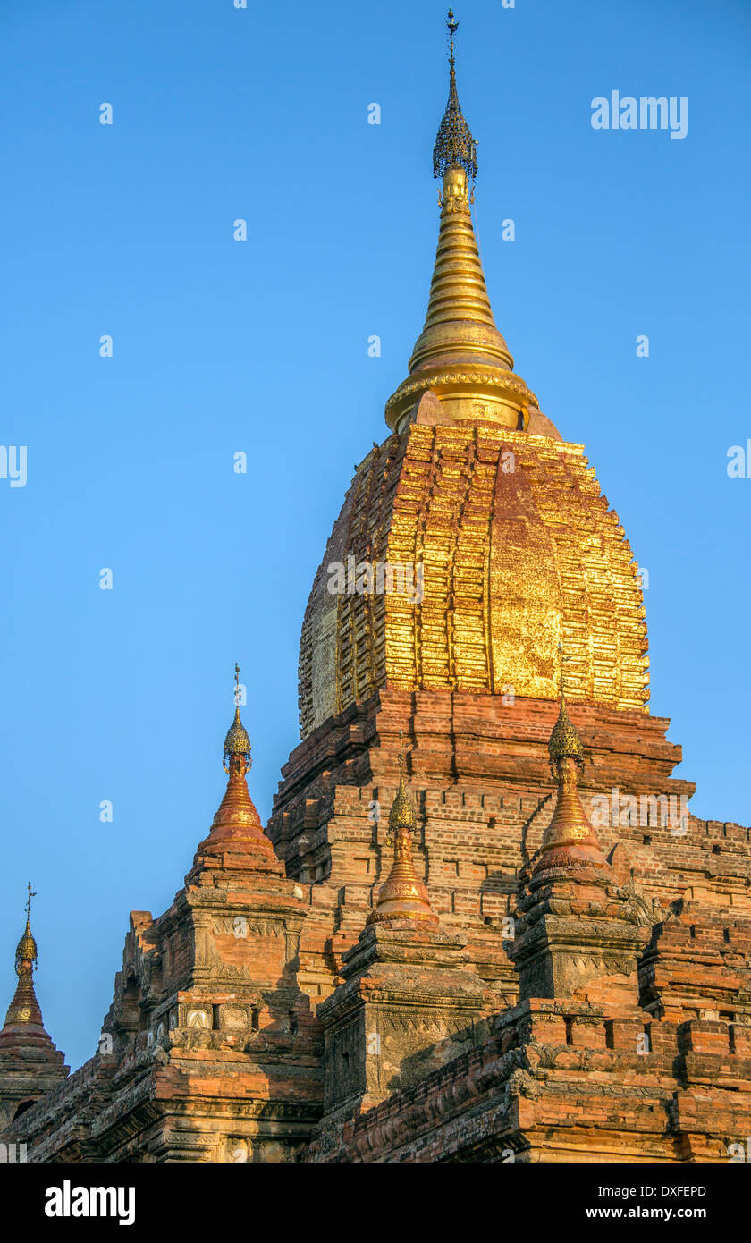 Ananda tempio buddista della città antica di Bagan in Myanmar (Birmania). Date da 1105AD. Foto Stock