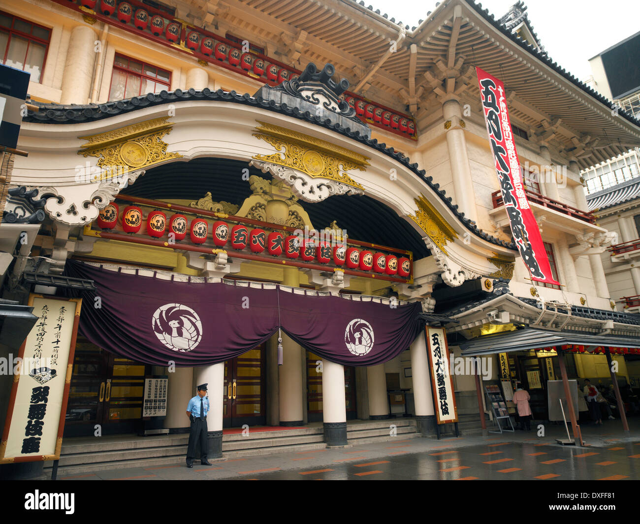 Teatro Kabukiza nel quartiere di Ginza di Tokyo in Giappone. Foto Stock