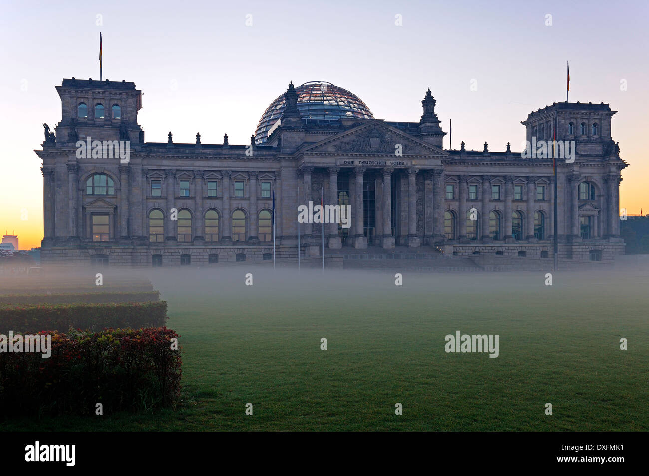 Il palazzo del Reichstag di Berlino, Germania, Europa PublicGround Foto Stock