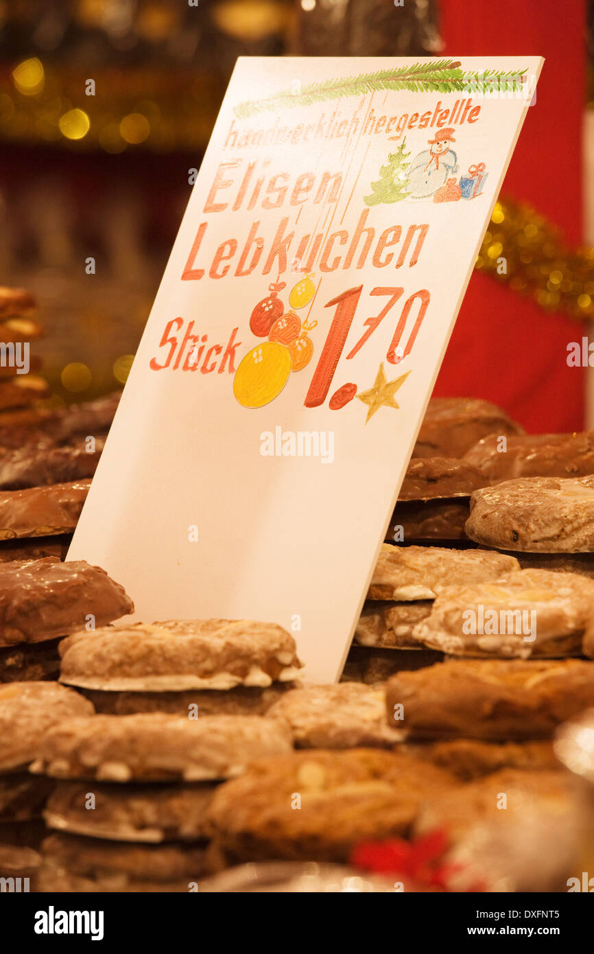 Lebkuchen (gingerbread cookies) in vendita in fiera di Norimberga Mercatino di Natale, Norimberga, Germania Foto Stock