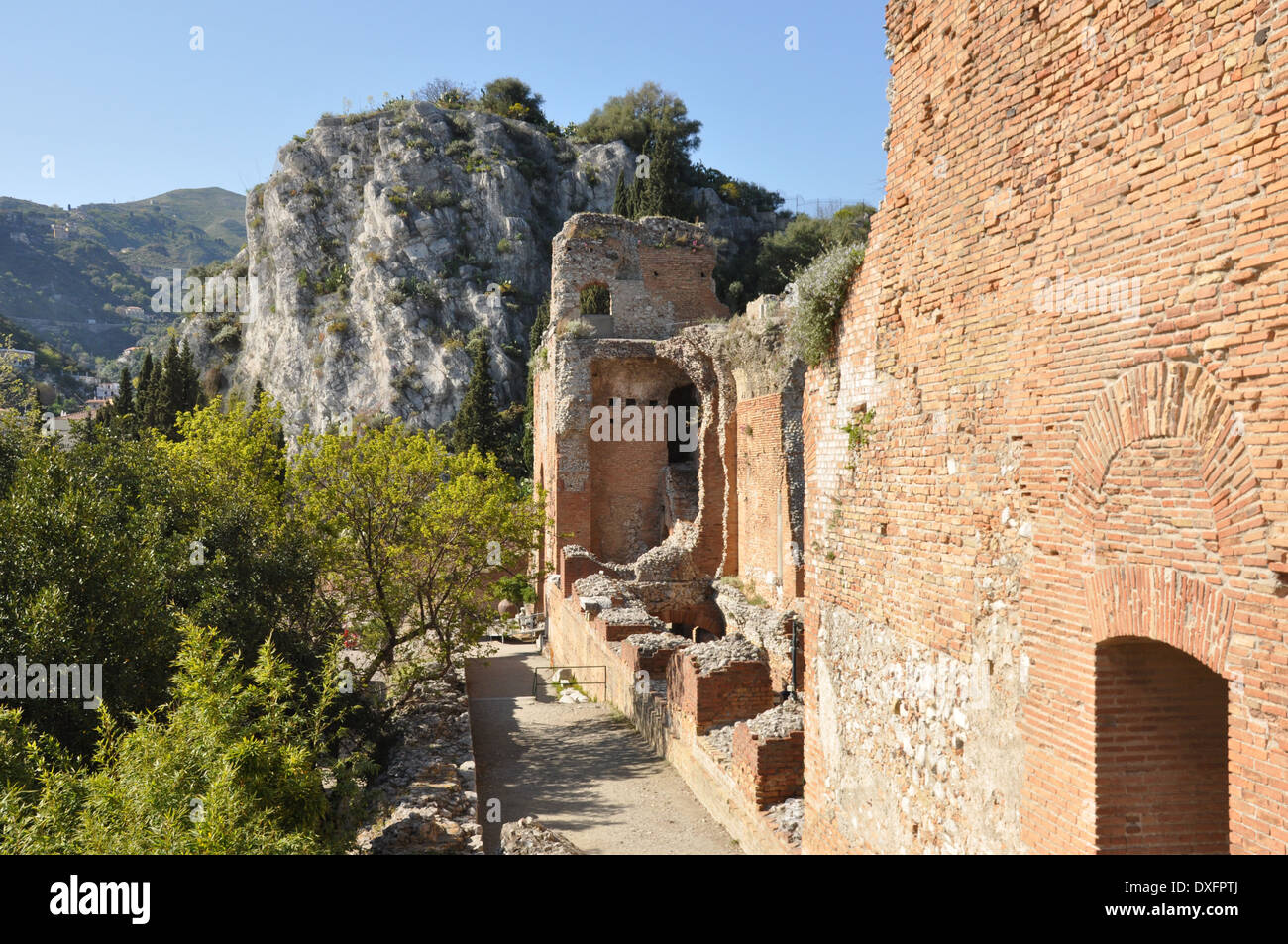 Le antiche rovine romane di Taormina, parte del Teatro Antico Foto Stock