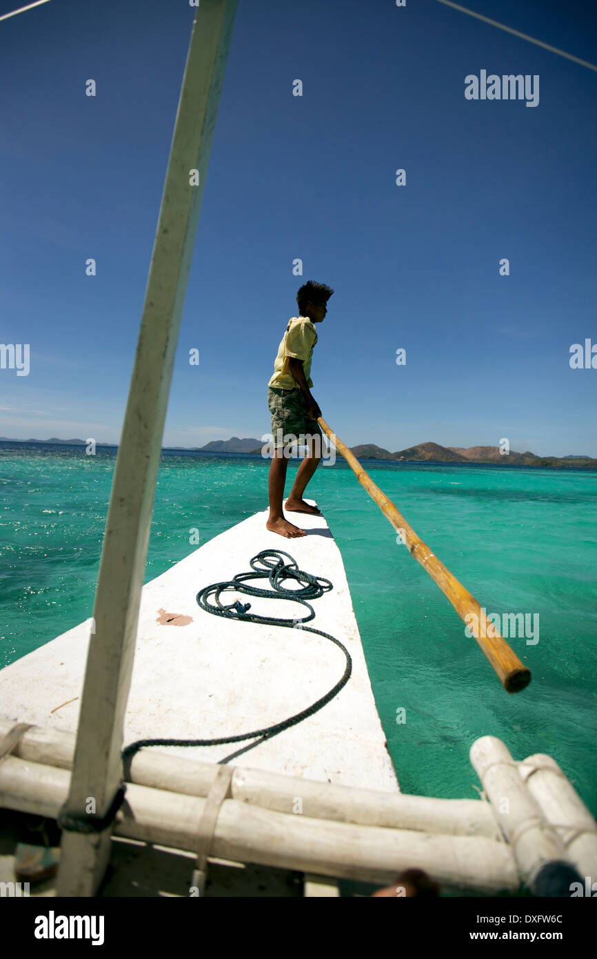Equipaggio su una barca nelle Filippine Foto Stock