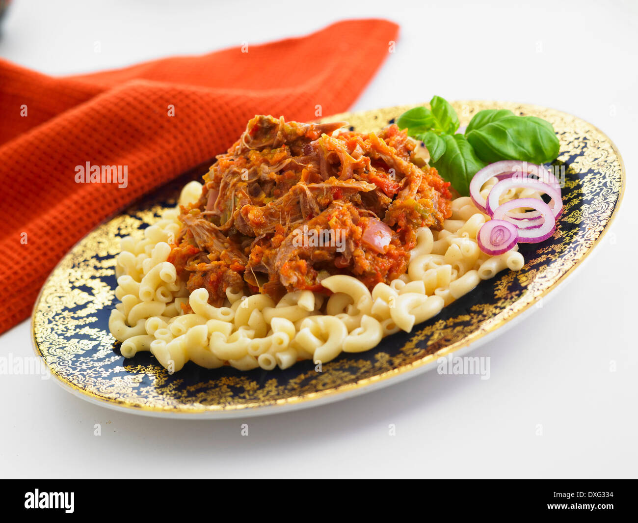 Maccheroni con la lentezza di verdure cotte Foto Stock