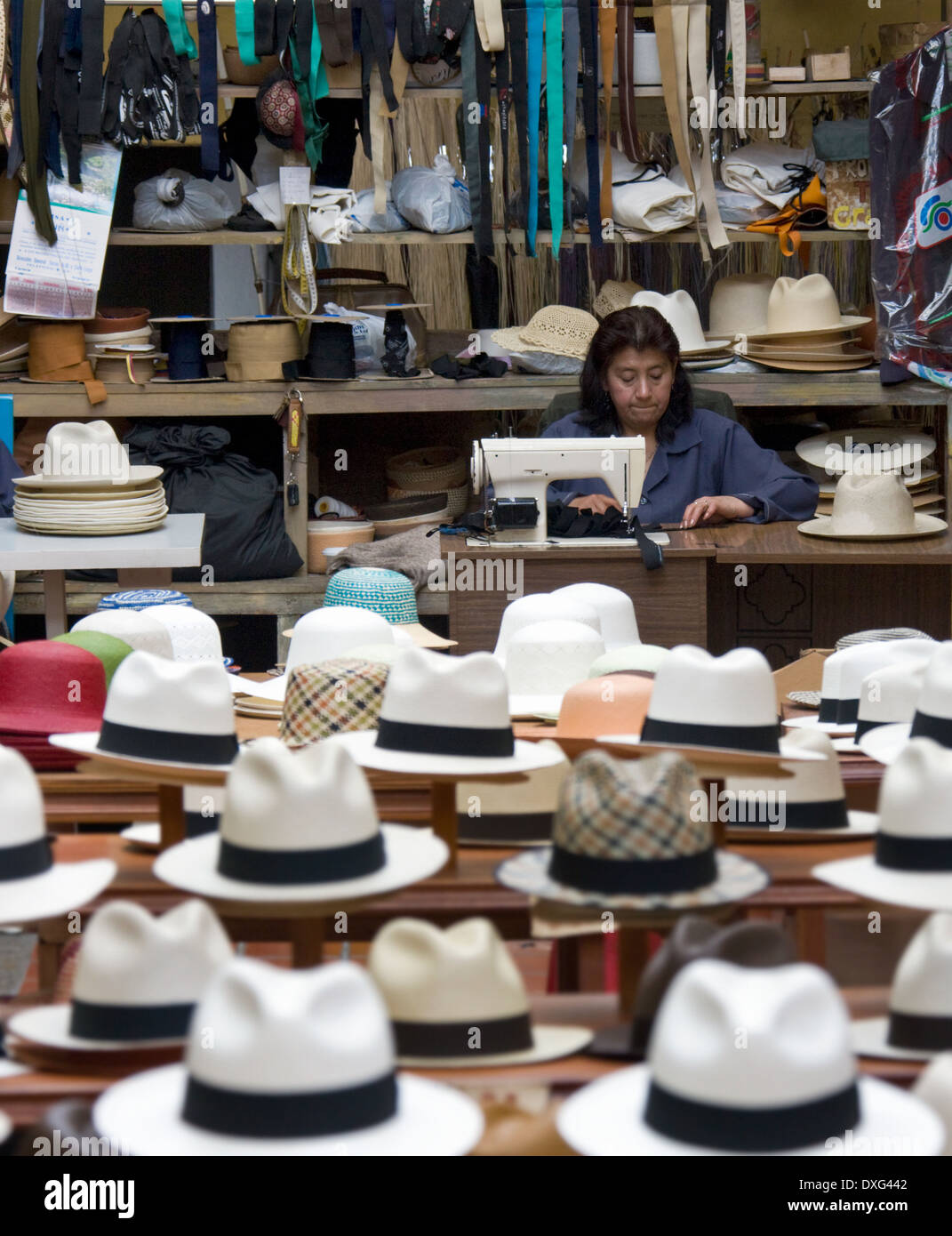 Negozio di vendita Panama cappelli in Cuenca in Ecuador meridionale Foto  stock - Alamy