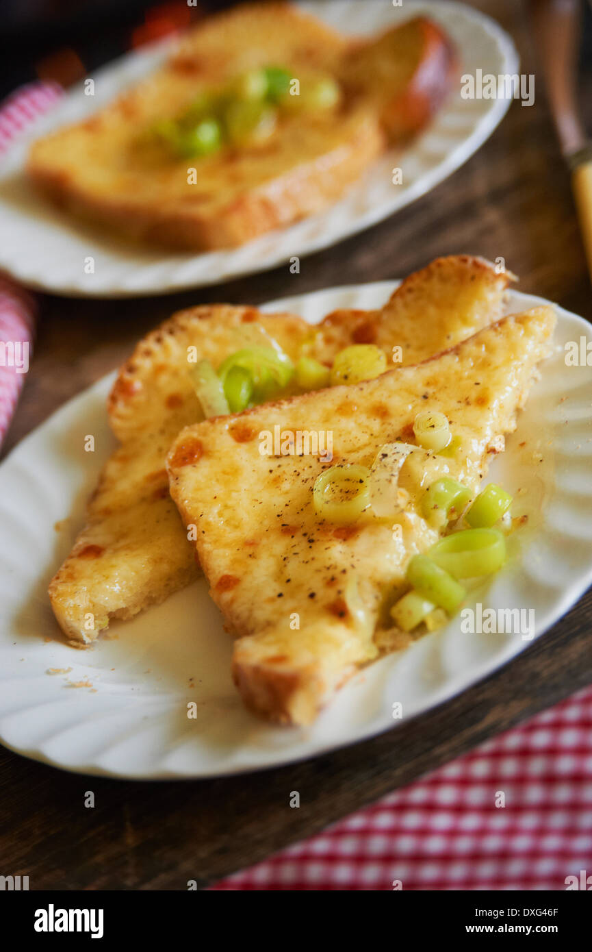 Piastra di tostatura del Welsh rarebit Foto Stock