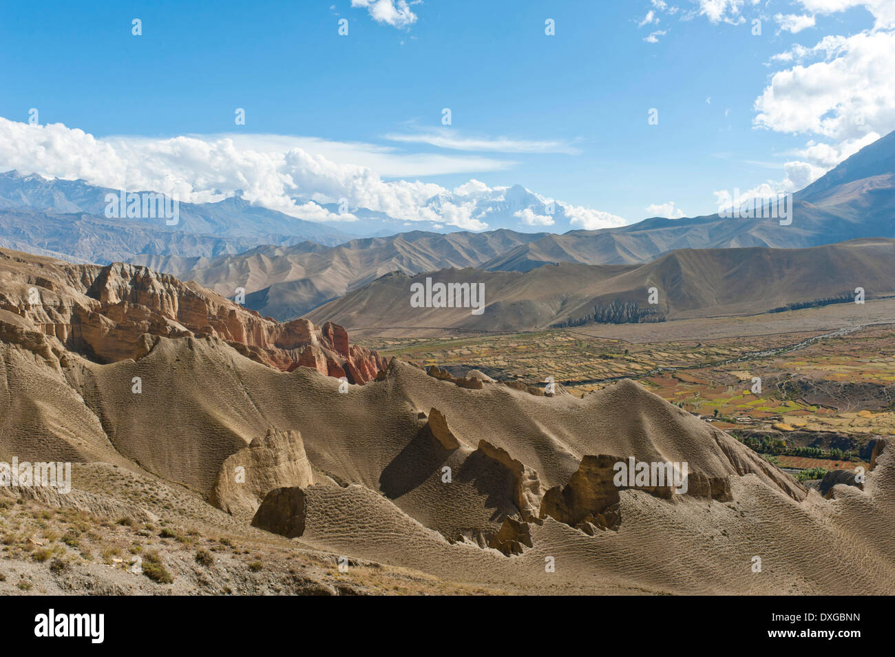 Vasto paesaggio di erosione, vicino Dhakmar, Mustang superiore, Lo, Himalaya, Nepal Foto Stock
