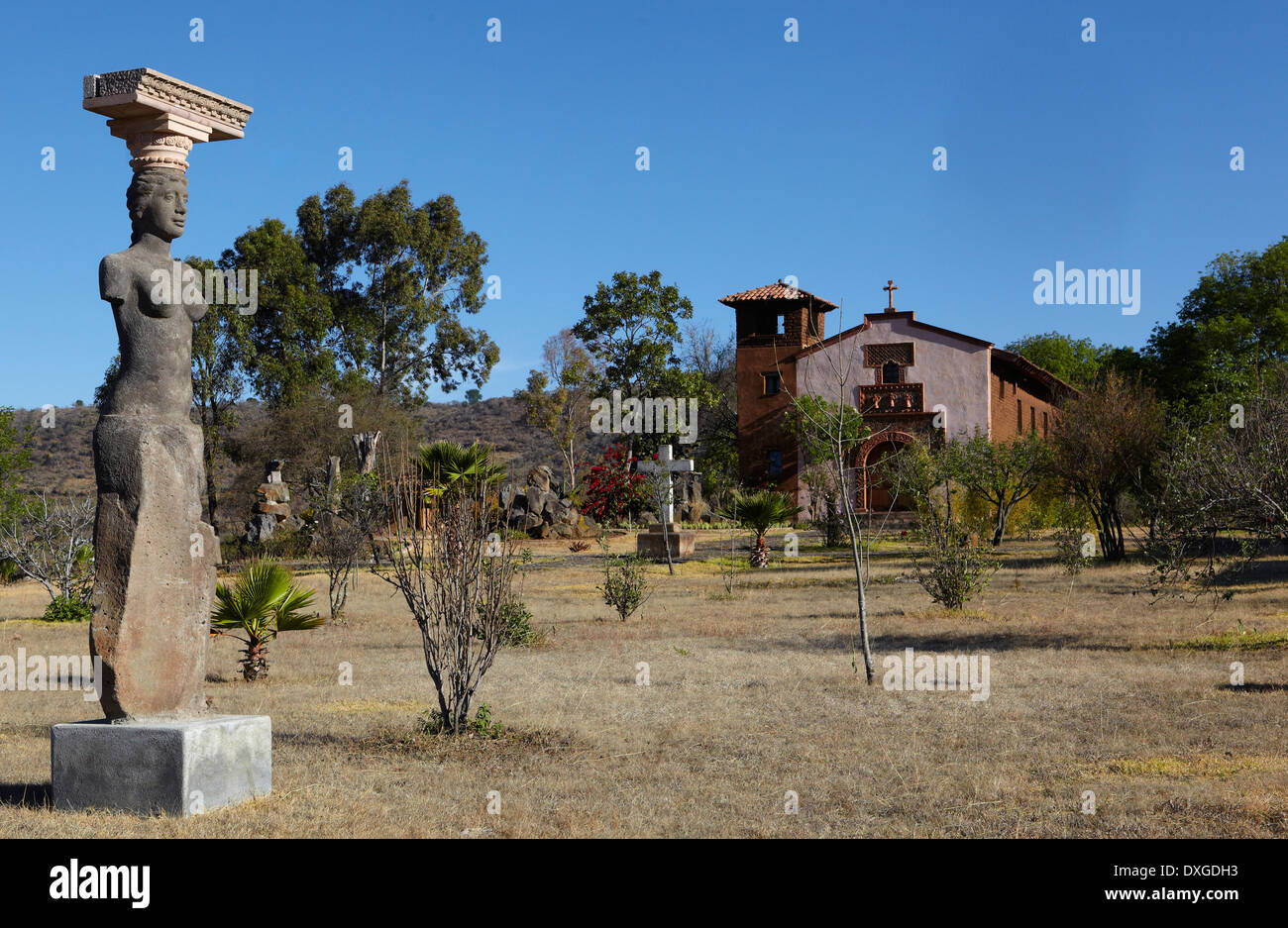 America, Messico, dello stato di Michoacán, Morelia area, Capula village, statue realizzate da Juan Torres Calderon nel suo giardino Foto Stock