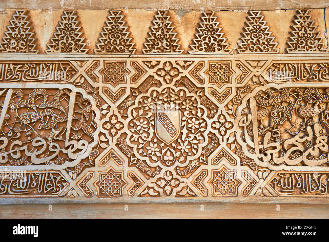 Moresco intonaco scolpito del Palacios Nazaries, Alhambra. Granada, Andalusia, Spagna. Foto Stock