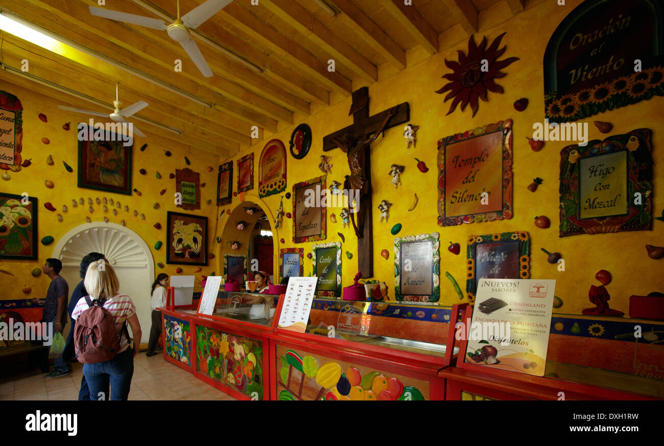 América, Messico, Stato di Morelos, Tepoztlán village, Tepoznieves, una gelateria Foto Stock