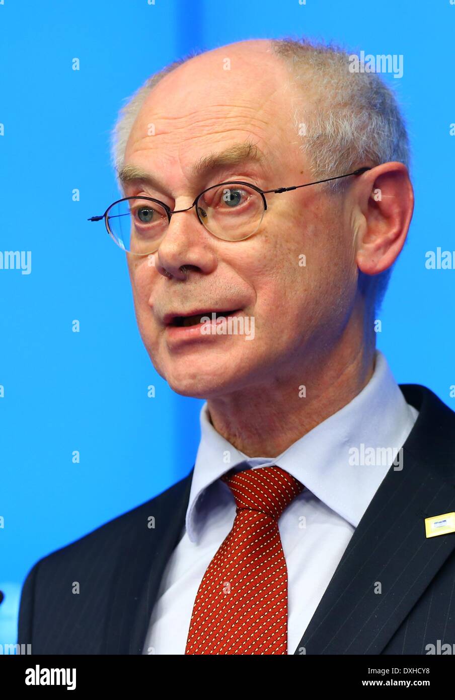 Bruxelles. 26 Mar, 2014. Presidente del Consiglio europeo Herman Van Rompuy parla durante una conferenza stampa in occasione del vertice UE-USA presso la sede centrale dell'UE a Bruxelles il 26 marzo 2014. Credito: Gong Bing/Xinhua/Alamy Live News Foto Stock