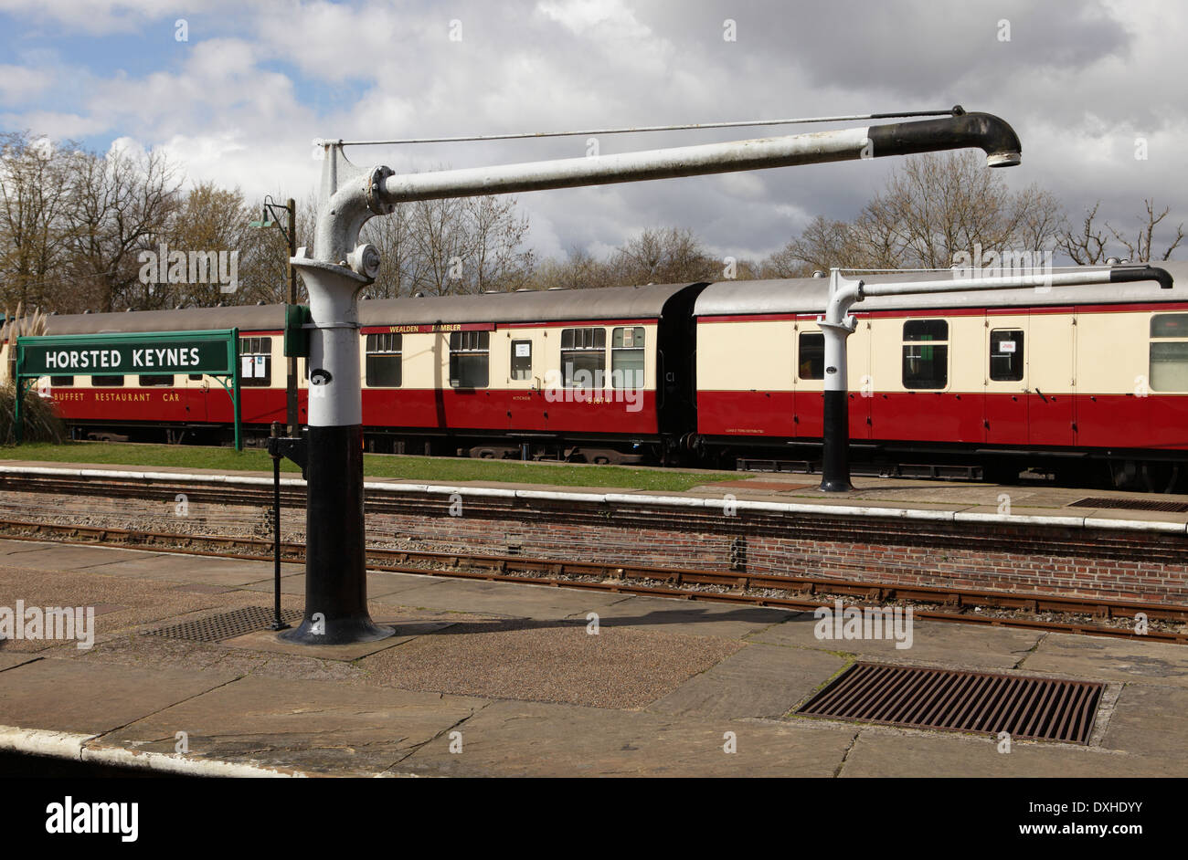 Gru di acqua e materiale rotabile a Horsted Keynes stazione ferrovia Bluebell Foto Stock