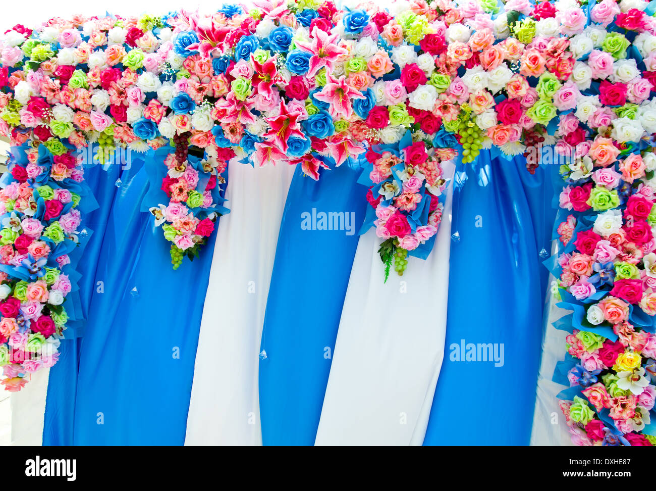 Fiori artificiali per decorazioni per matrimoni sfondo Foto Stock