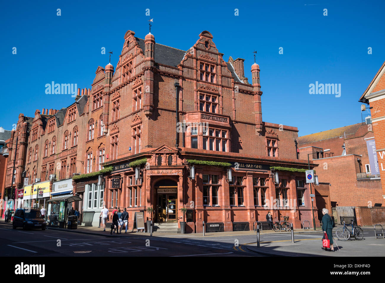 Tutti i bar un pub nel vecchio edificio della banca, Wimbledon Hill Road, London, Regno Unito Foto Stock