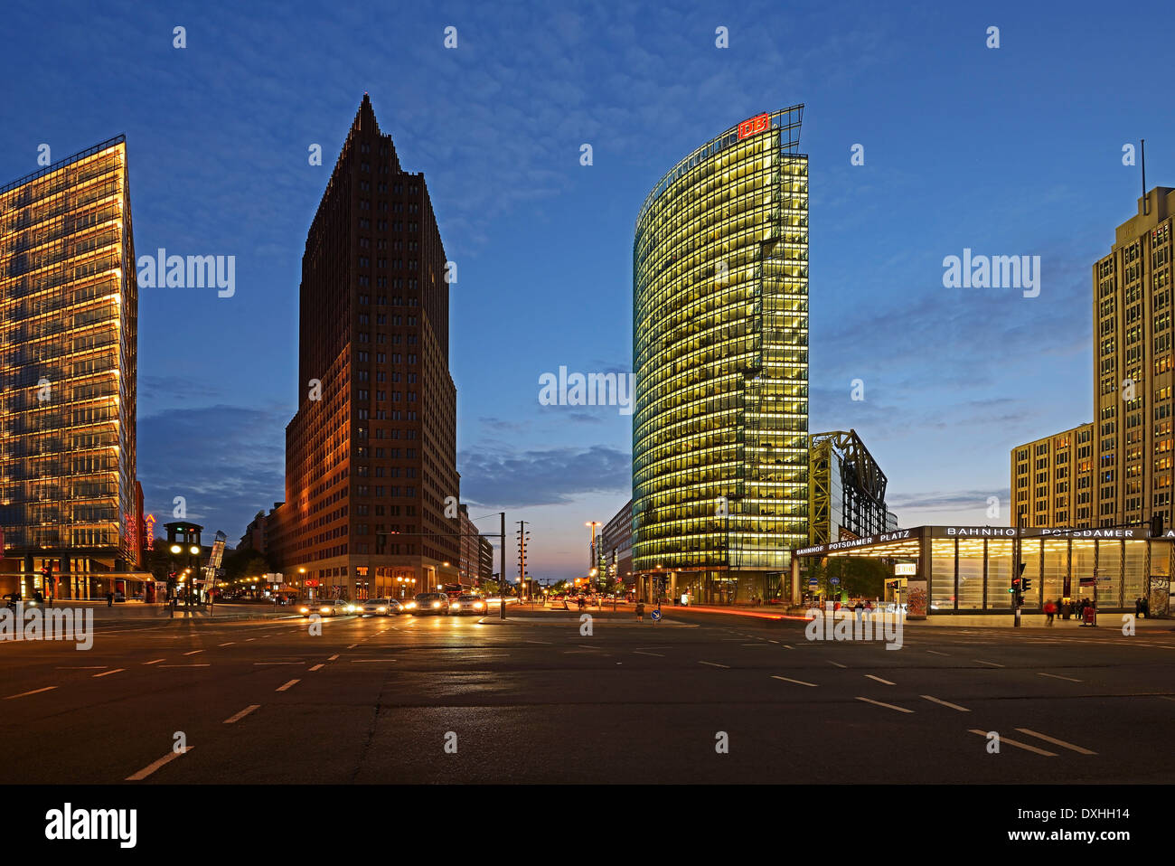 Daimler, areale Bahnturm Tower e Beisheim Center, Potsdamer Platz, nel quartiere Mitte di Berlino, Berlino, Germania, Europa Foto Stock
