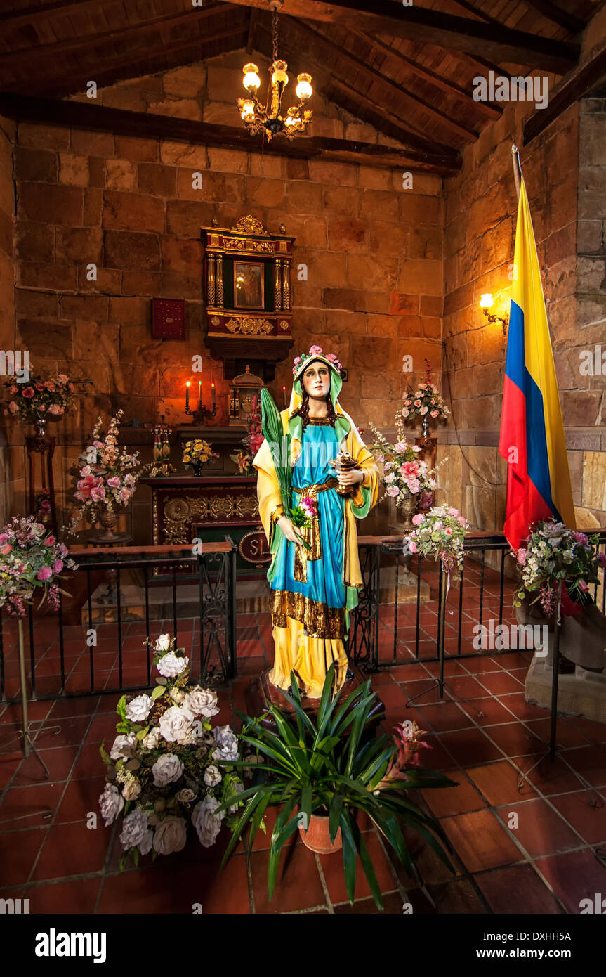 Un'immagine di Santa Lucia in una chiesa di Guane, Colombia. Foto Stock