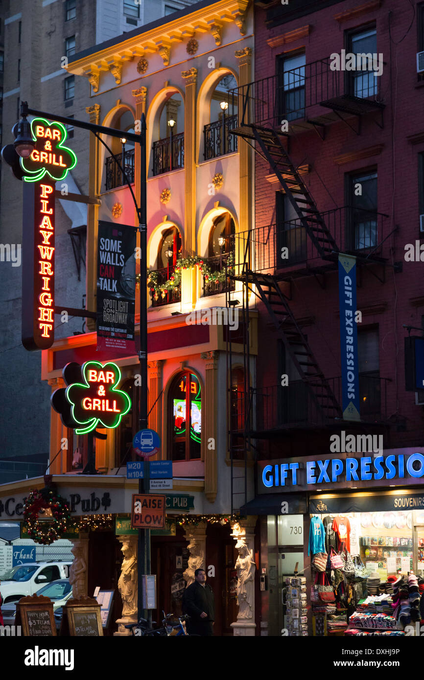 Facciata e Digital Signage ,drammaturgo Celtic Pub, Bar e Grill, Times Square NYC, STATI UNITI D'AMERICA Foto Stock
