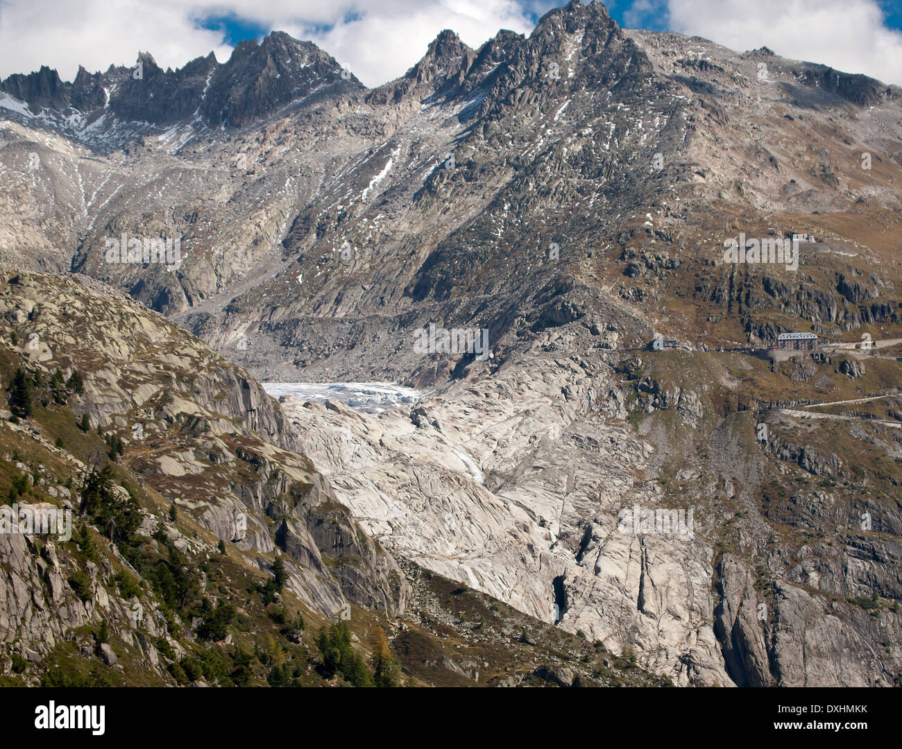Il ghiacciaio del Rodano presso il Passo della Furka pass montagna nelle Alpi Svizzere nel settembre 2011. Visibile a destra è il punto di riferimento Hotel Belvedere. Foto Stock