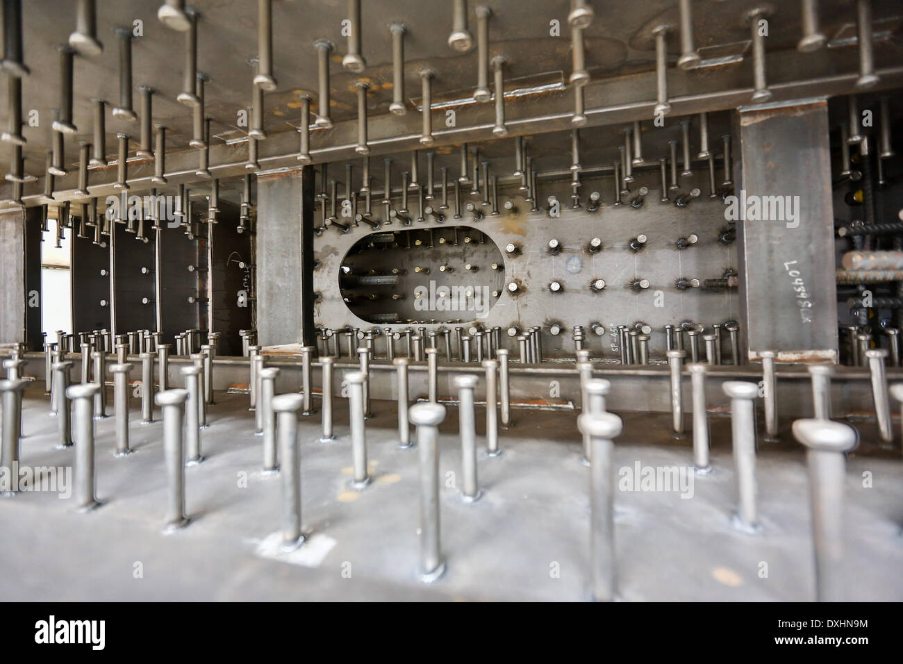 Vitkovice Machinery Group introdotto in Ostrava, Repubblica Ceca il 26 marzo 2014 modulo campione per la stazione di potenza AP1000 che si produrrebbe se Westinghouse Electric Company riceve il contratto per il completamento della centrale nucleare di Temelin. Interno del modulo è raffigurato. (CTK foto/Petr Sznapka) Foto Stock