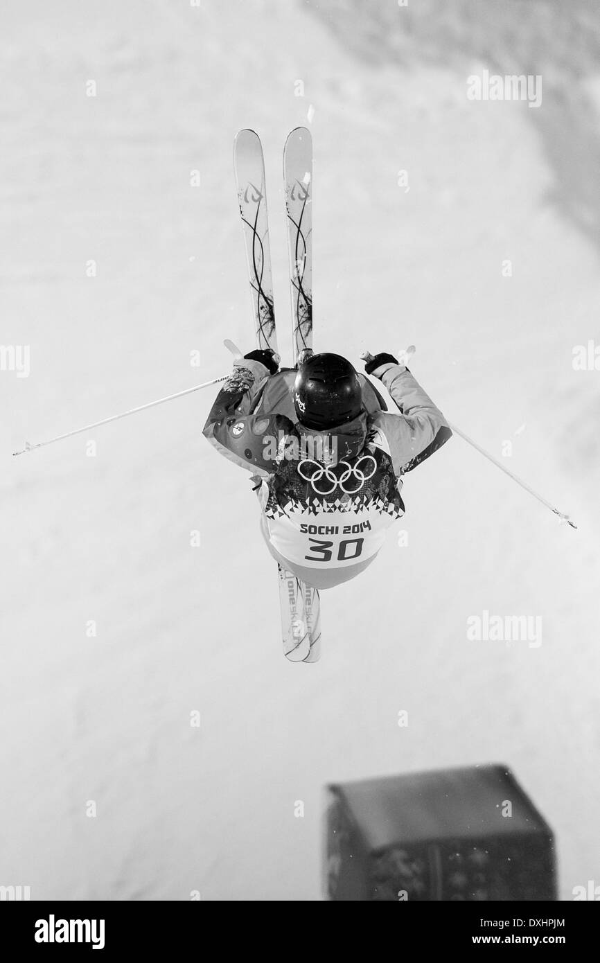 Pavel Kolmakov (KAZ) sciatore freestyle concorrenti negli uomini gobbe presso i Giochi Olimpici Invernali, Sochi 2014 Foto Stock