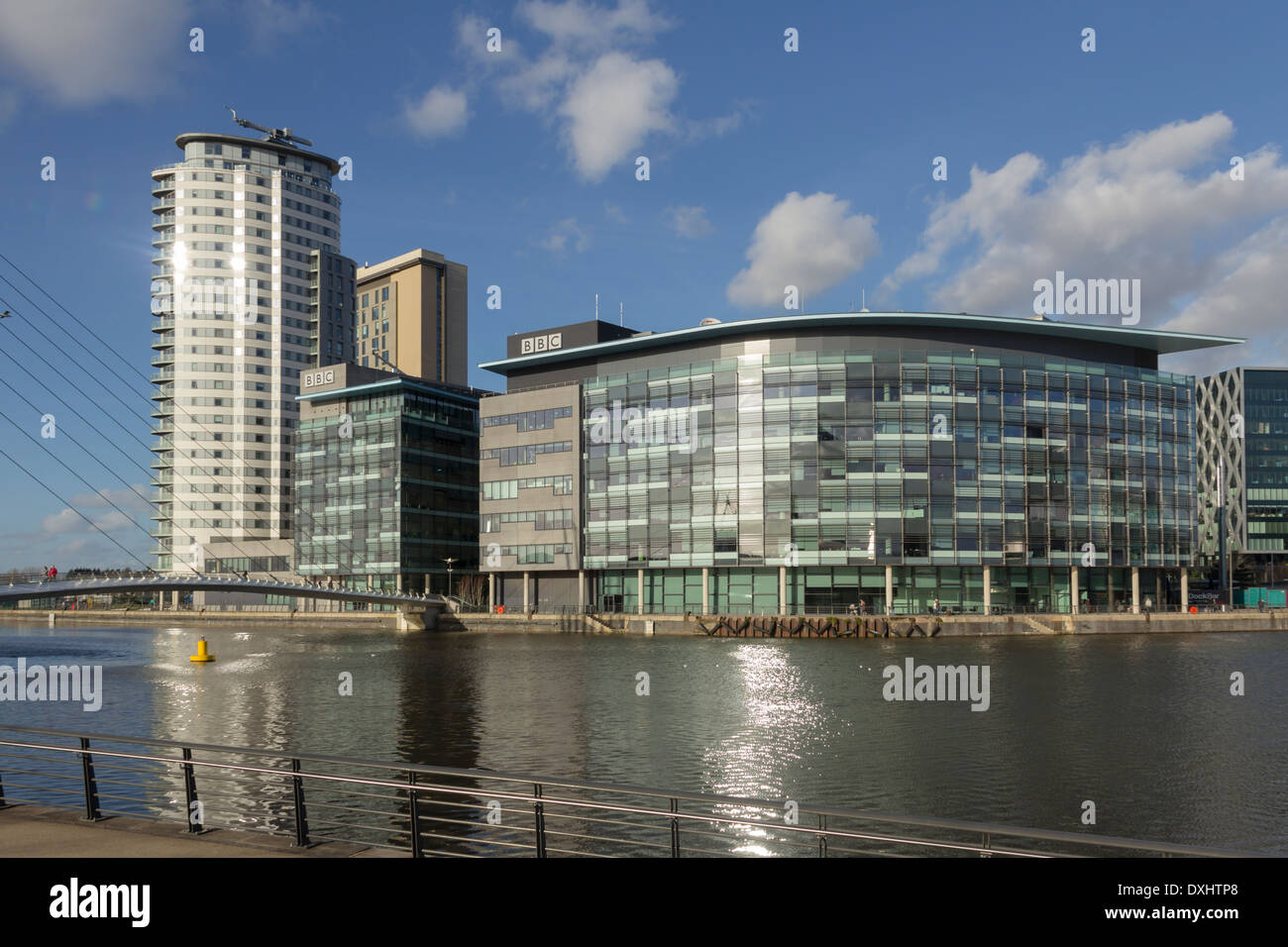 La BBC Studios edifici e passerella a MediaCityUK, Salford Quays vicino a Manchester. Foto Stock