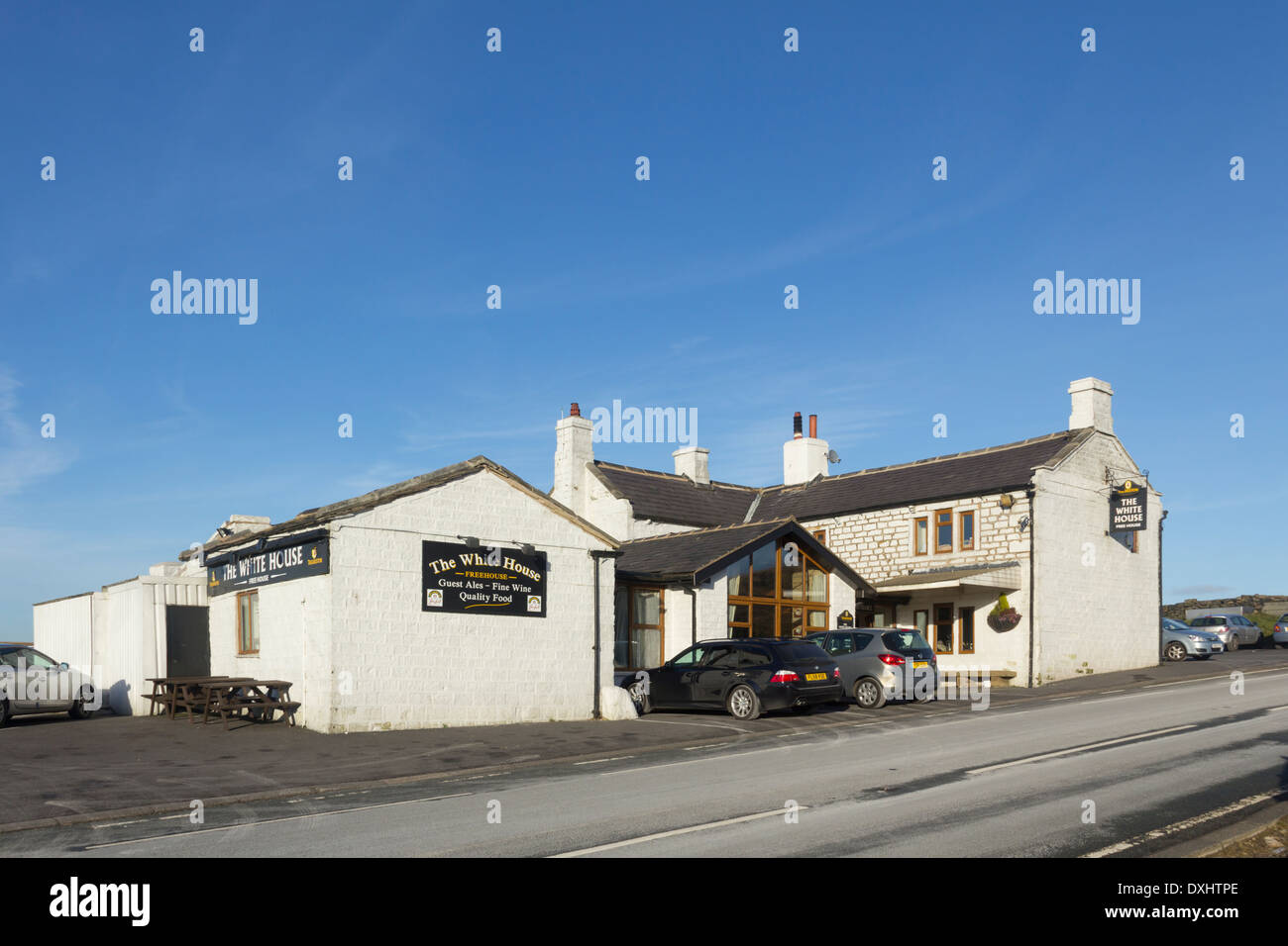 La Casa Bianca, un pub sulla A58 Halifax Road (Rochdale a Ripponden road e del The Pennine Way vicino a bordo Blackstone, Lancashire. Foto Stock