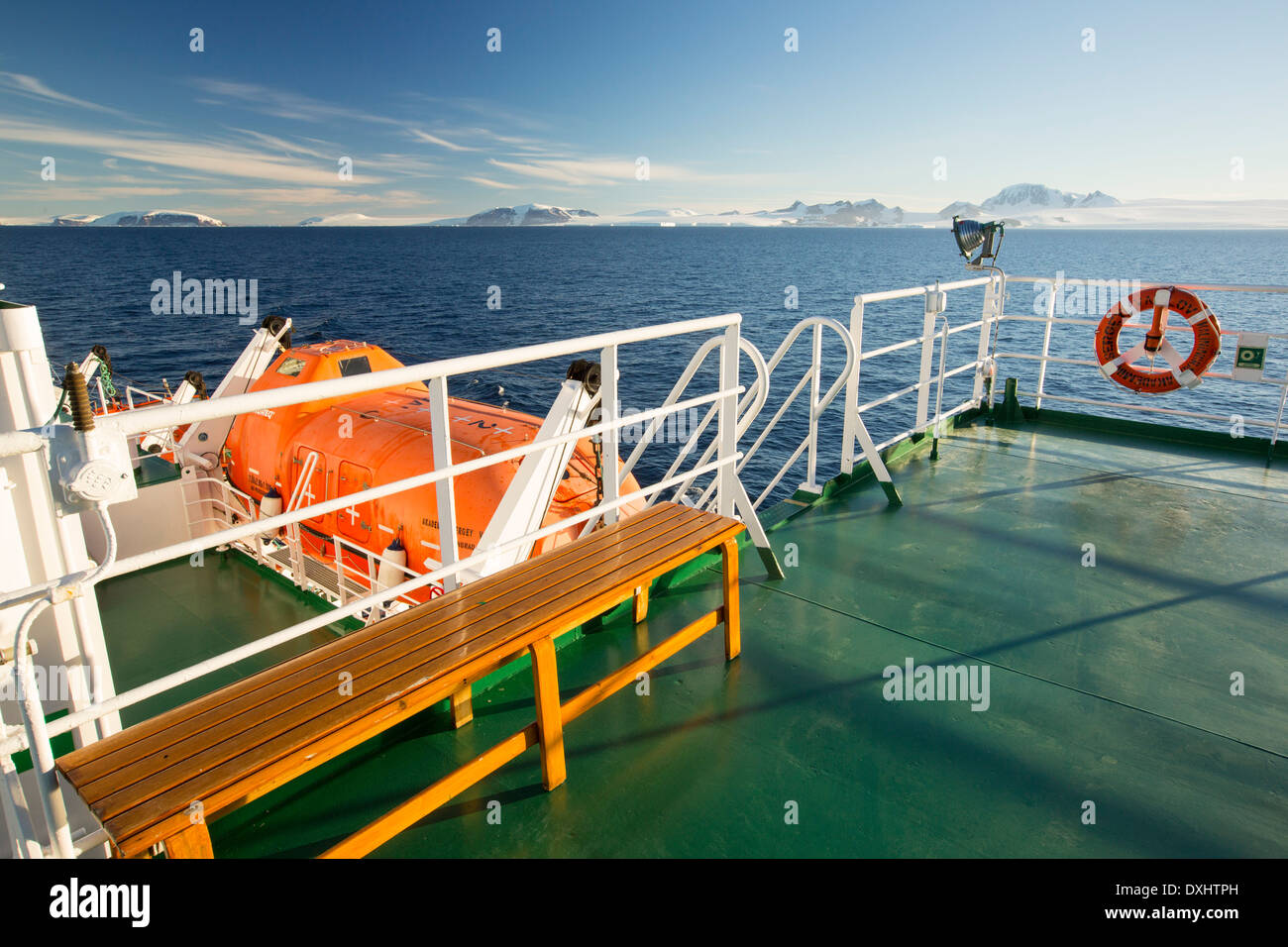 La penisola antartica dal ponte del Akademik Sergey Vavilov, un ghiaccio nave rafforzato Foto Stock