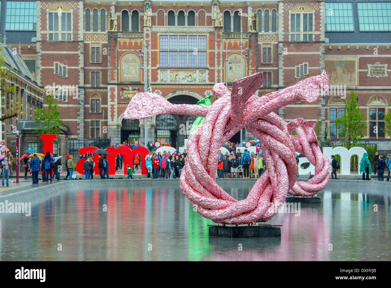 Guardando verso il Rijksmuseum attraverso opere ed io sono segno di Amsterdam in Amsterdam Foto Stock