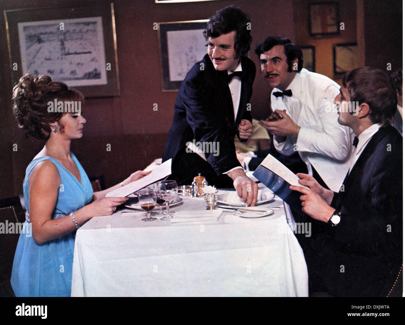 Monty Python's e ora qualcosa di completamente diverso (B Foto Stock