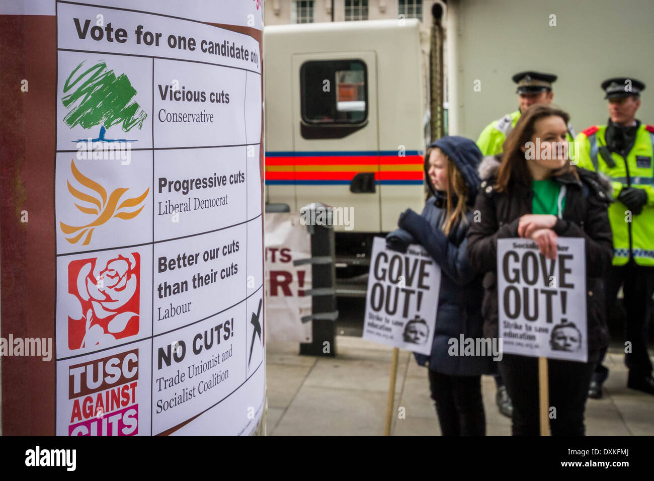 Migliaia di insegnanti e sostenitori marzo a Londra il dado giorno di sciopero Foto Stock