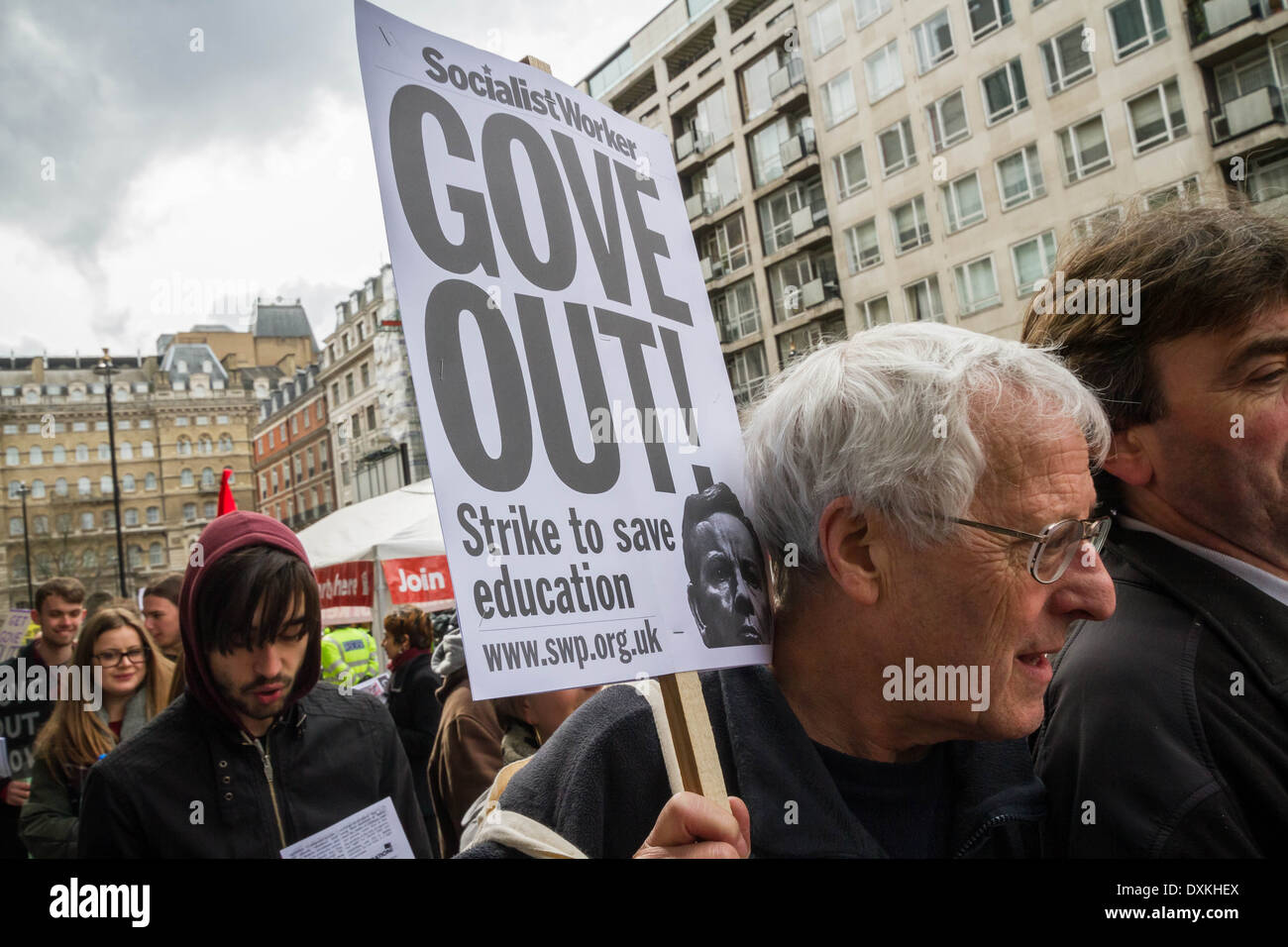 Migliaia di insegnanti e sostenitori marzo a Londra il dado giorno di sciopero Foto Stock