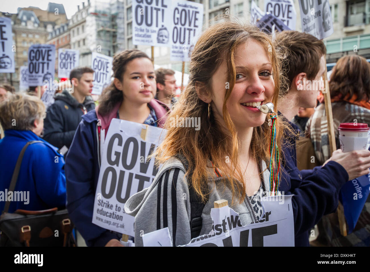 Migliaia di insegnanti e sostenitori marzo a Londra il dado giorno di sciopero Foto Stock