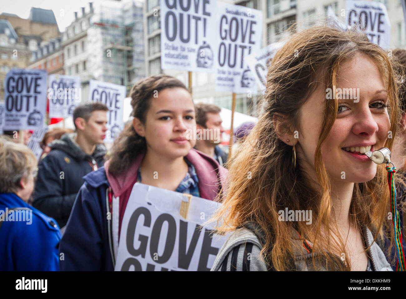 Migliaia di insegnanti e sostenitori marzo a Londra il dado giorno di sciopero Foto Stock