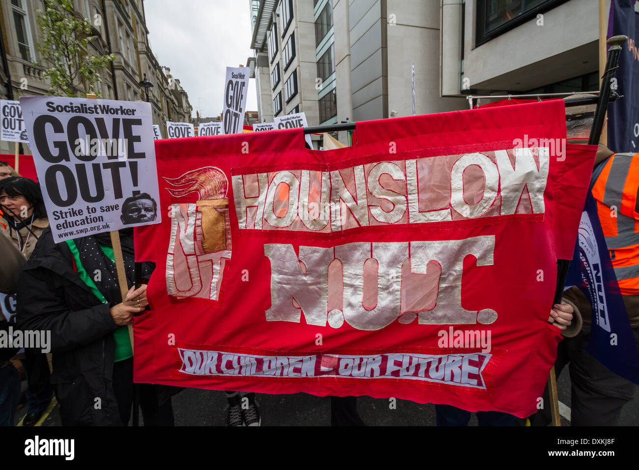 Migliaia di insegnanti e sostenitori marzo a Londra il dado giorno di sciopero Foto Stock