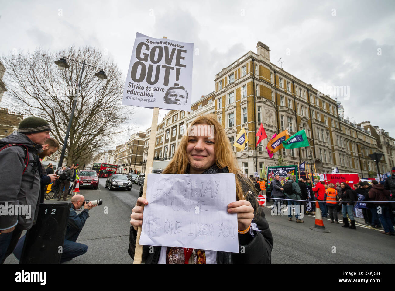 Migliaia di insegnanti e sostenitori marzo a Londra il dado giorno di sciopero Foto Stock