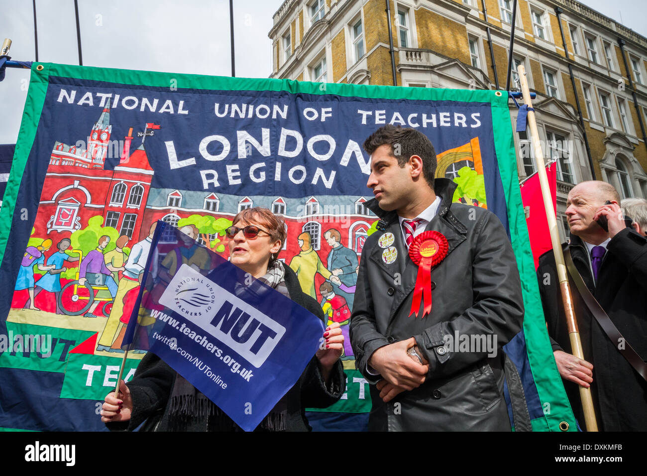 Migliaia di insegnanti e sostenitori marzo a Londra il dado giorno di sciopero Foto Stock