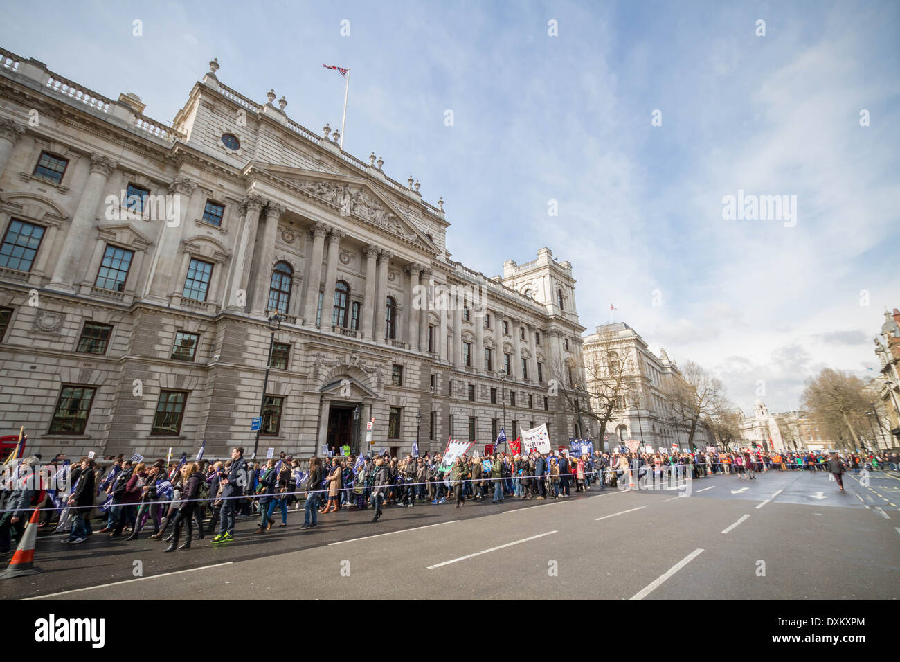 Migliaia di insegnanti e sostenitori marzo a Londra il dado giorno di sciopero Foto Stock