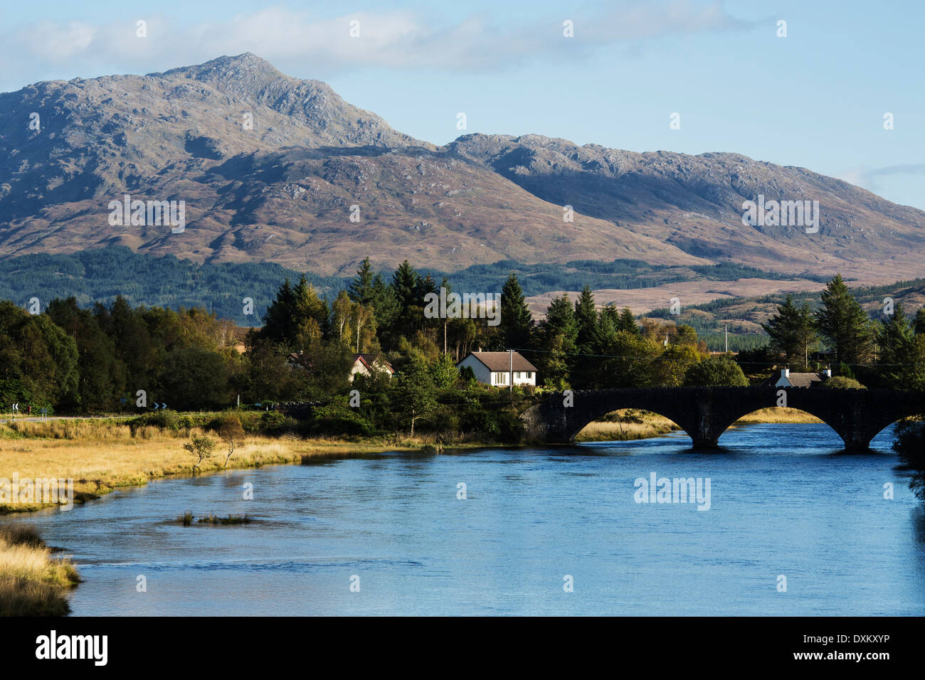 Shiel Bridge e il fiume Shiel, a Ardnamurchan, Scozia Foto Stock