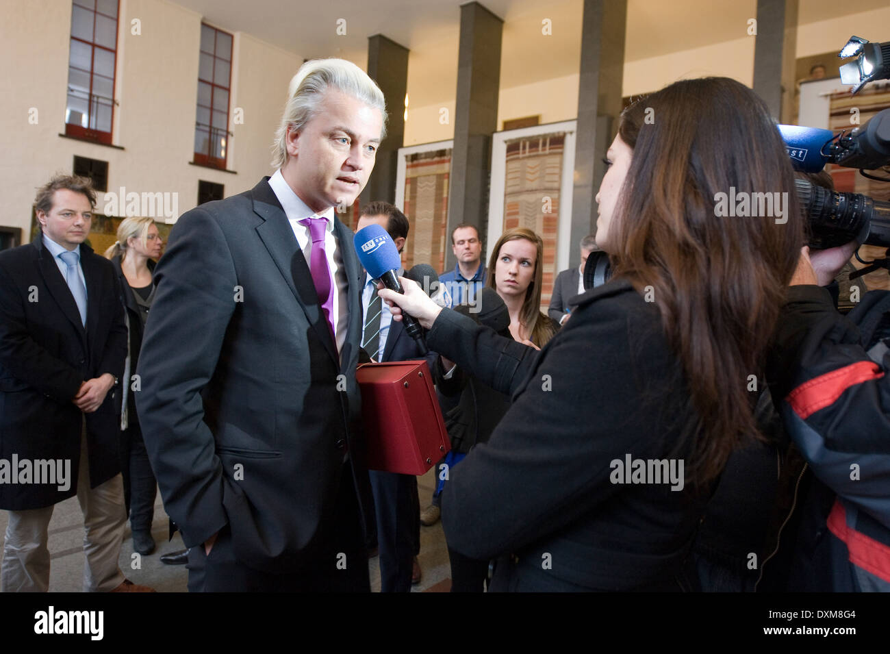 Leader politico Geert Wilders del centro olandese di partito di destra PVV durante una intervista radio Foto Stock