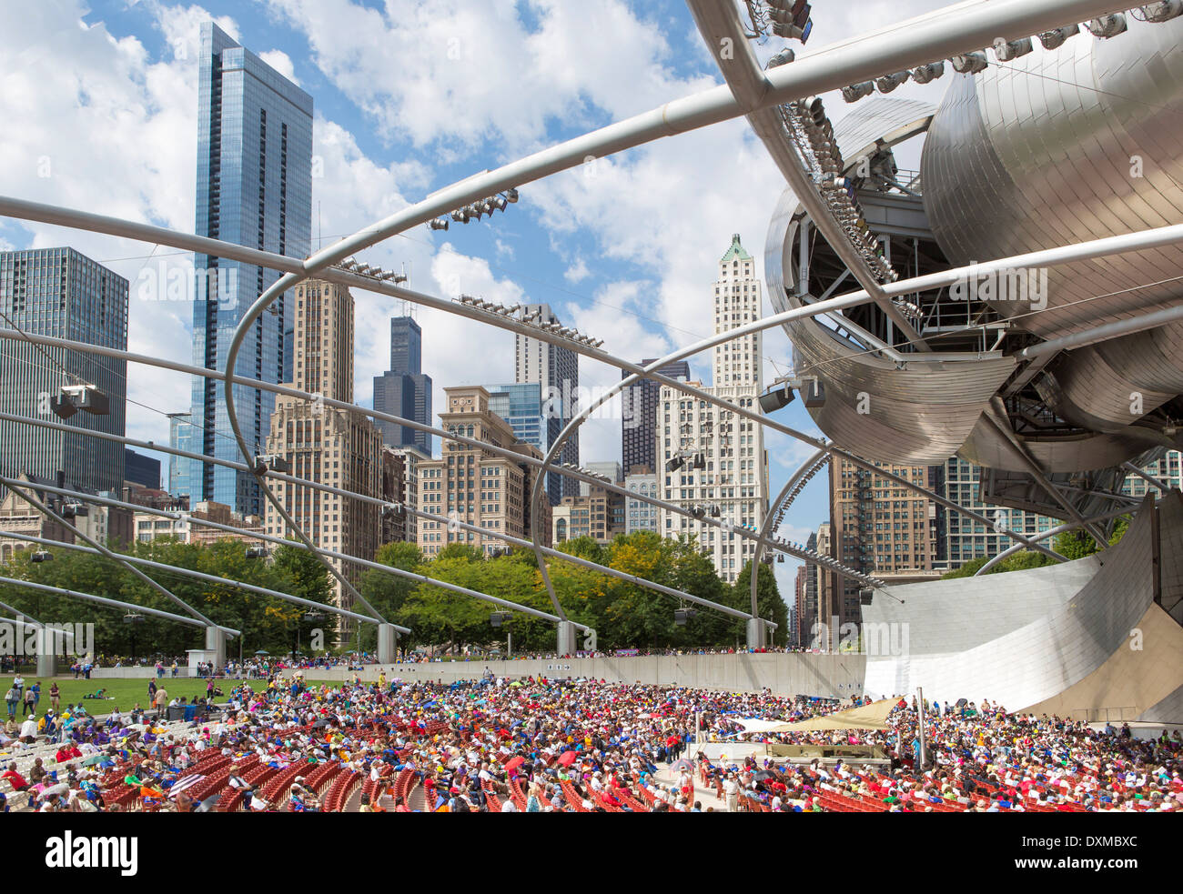 Chicago, Illinois, Stati Uniti d'America, il Millennium Park e dello skyline della città Foto Stock