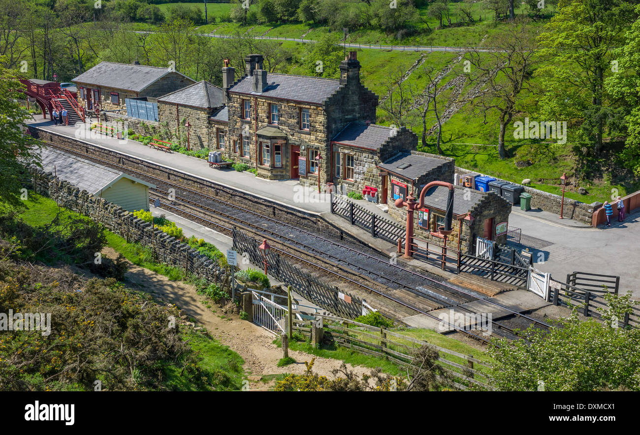 A Goathland stazione ferroviaria ora usato da North Yorkshire Moors Railway e gestito da volontari. Foto Stock