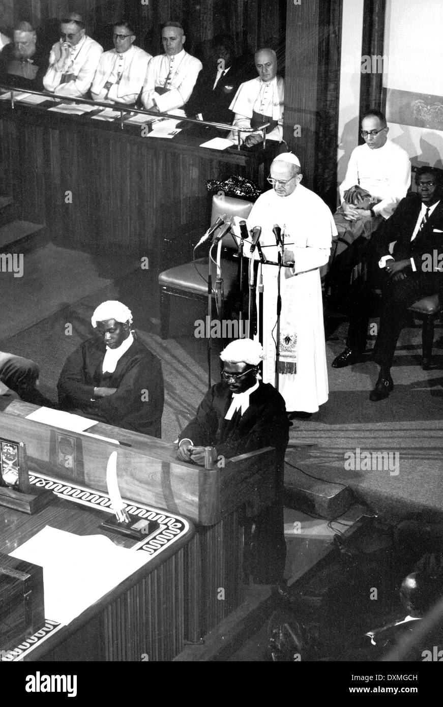 Papa Paolo VI in Uganda per onorare 22 nuovi santi, Africa del primo, indirizzi Uganda il Parlamento nel 1969 Foto Stock