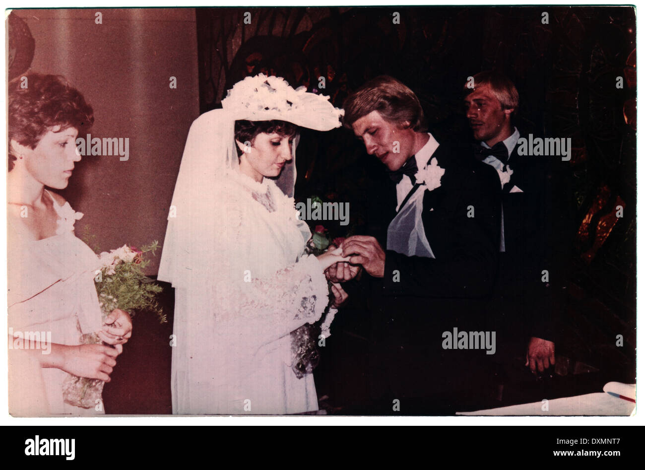 Urss, Petrapavlovsk - circa giugno 1984: Un antico mostra fotografica di matrimonio Foto Stock
