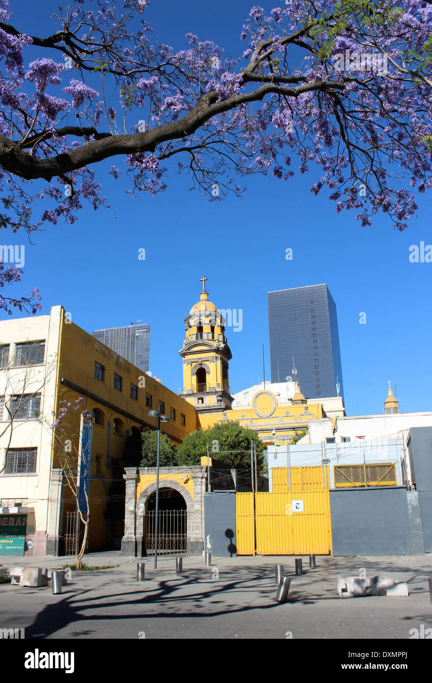 La chiesa sul bordo del Parco Alameda, Città del Messico, Messico Foto Stock