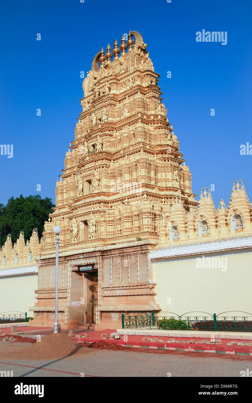 Il tempio all'interno del famoso Mysore Palace nella città di Mysore, nello stato di Karnataka, India. Foto Stock