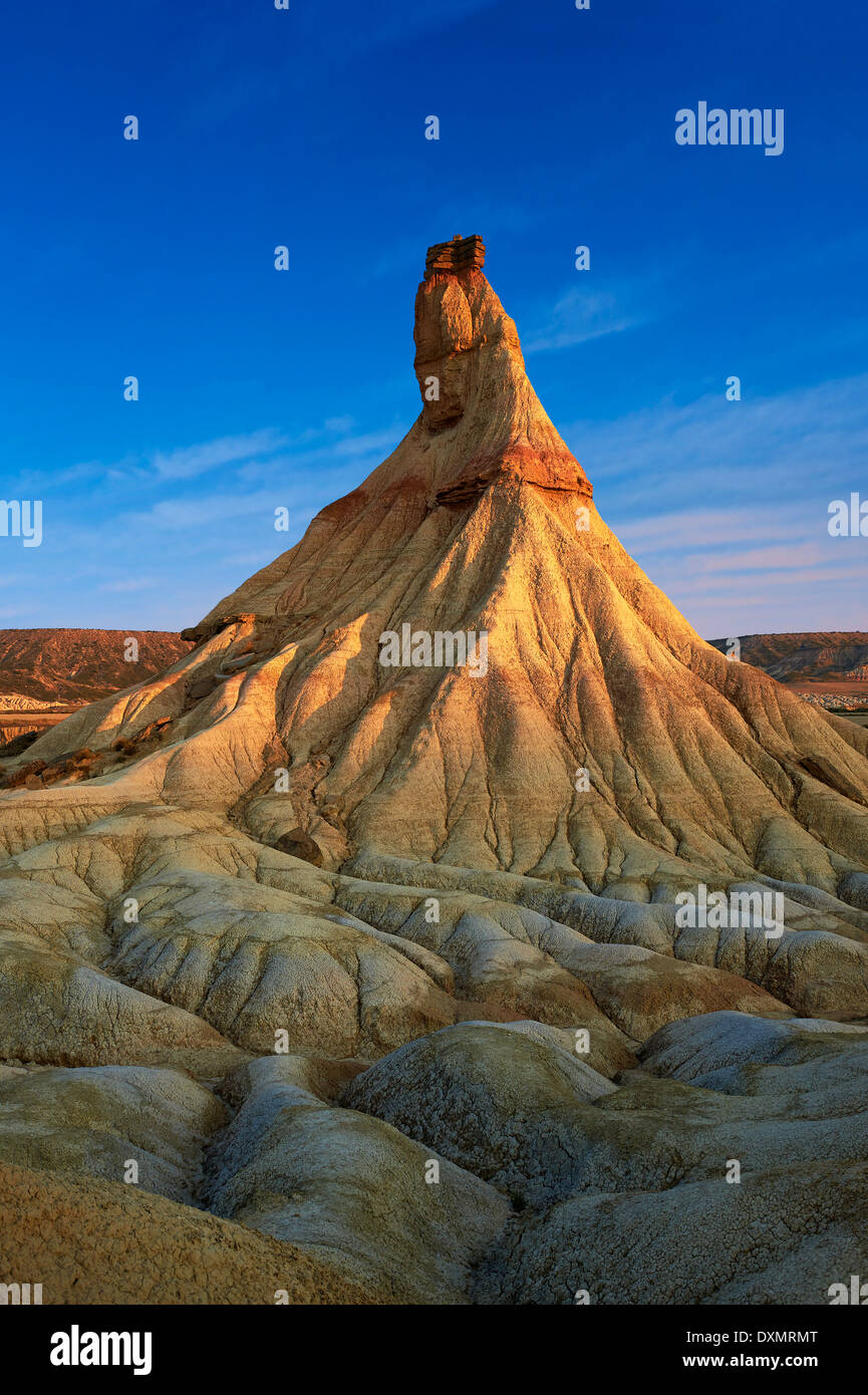 Castildeterra rock formazione nella Bardena Blanca area delle Bardenas Riales parco naturale, Navarra, Spagna Foto Stock