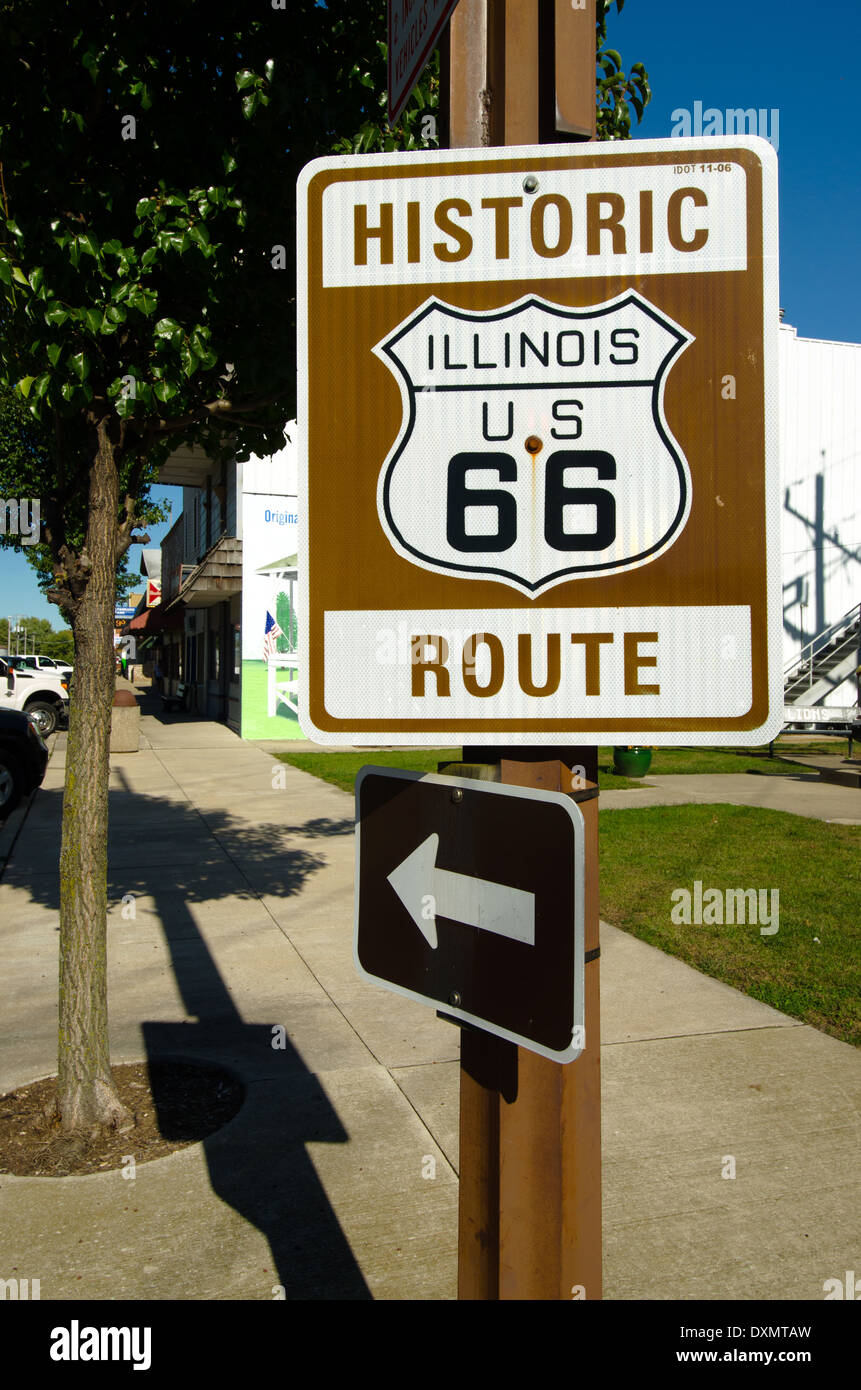 Segno per la Storica Route 66 e un murale per il villaggio di Gardner a Gardner, Illinois, una città lungo la Lincoln Highway Foto Stock