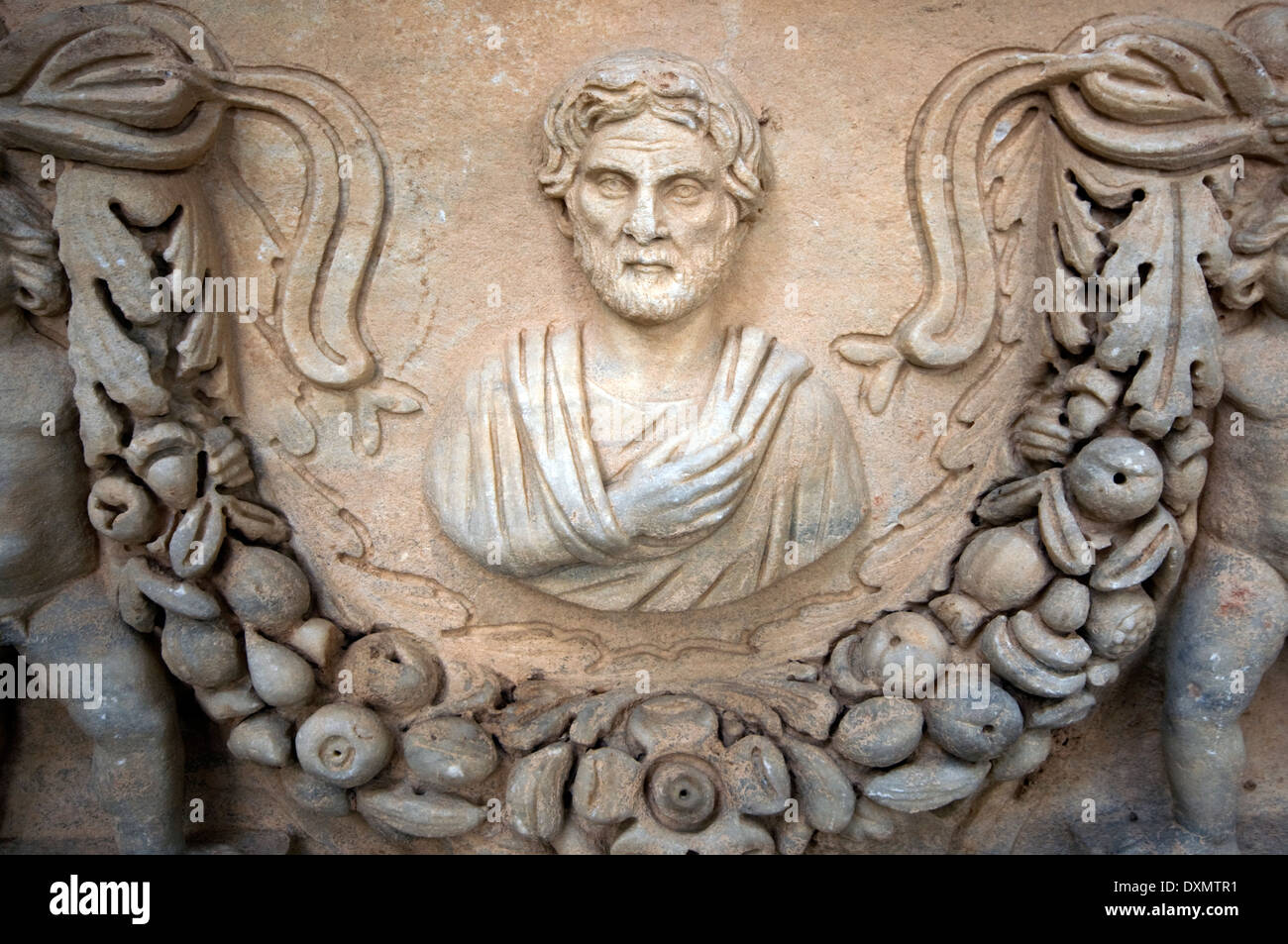 L'ASIA, la Turchia Selçuk, Museo di Efeso, ornati sarcofago, carving dettaglio Foto Stock