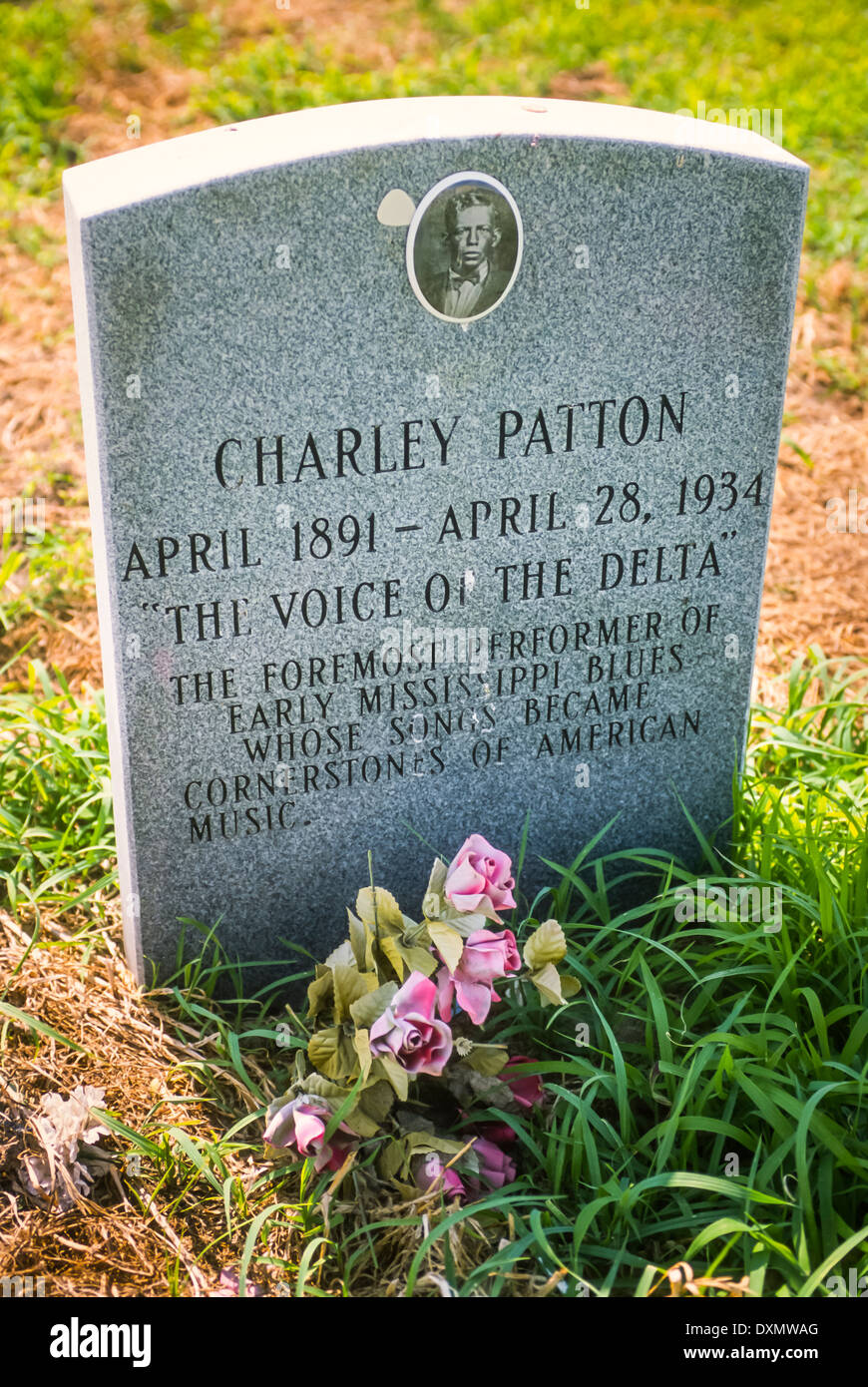 HOLLY RIDGE, Mississippi, Stati Uniti d'America - Grave marker per Charley Patton, delta blues musicista. Foto Stock