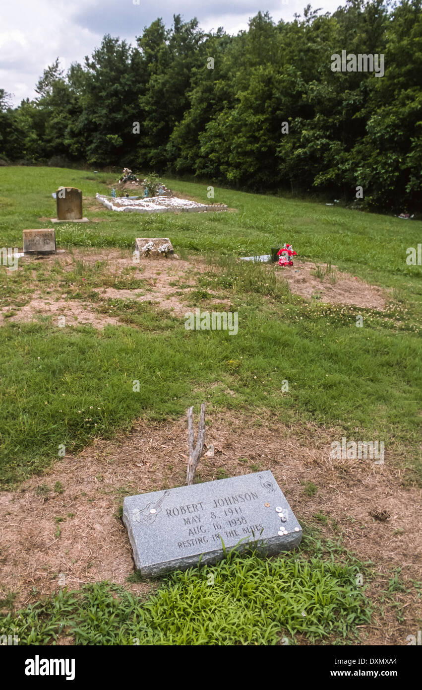 La Mississippi, Stati Uniti d'America - Marcatore Grave possibile sito di sepoltura di Robert Johnson, delta blues musicista, cimitero Cappella di Payne M. B. Chiesa Foto Stock