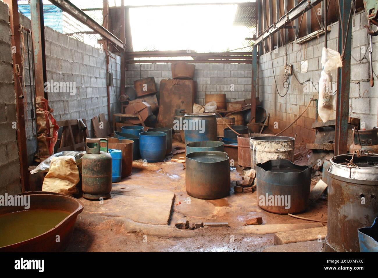 La fabbrica dietro casa piuttosto che troppo sporco e pericoloso Foto Stock